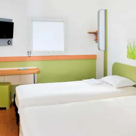 Ibis Budget Flers Grands Champs Extérieur photo